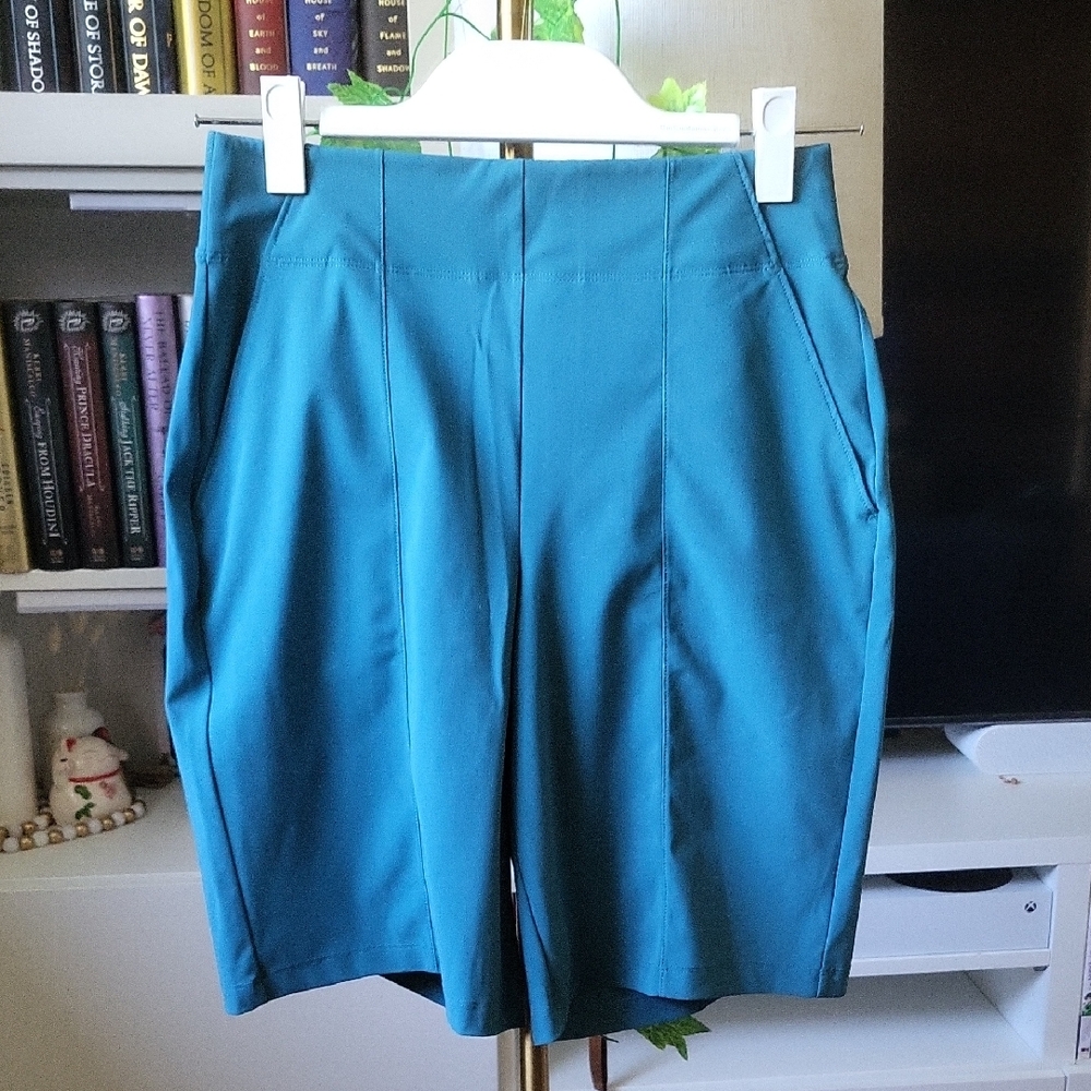 NWOT Athleta Teal Women's Bermudas